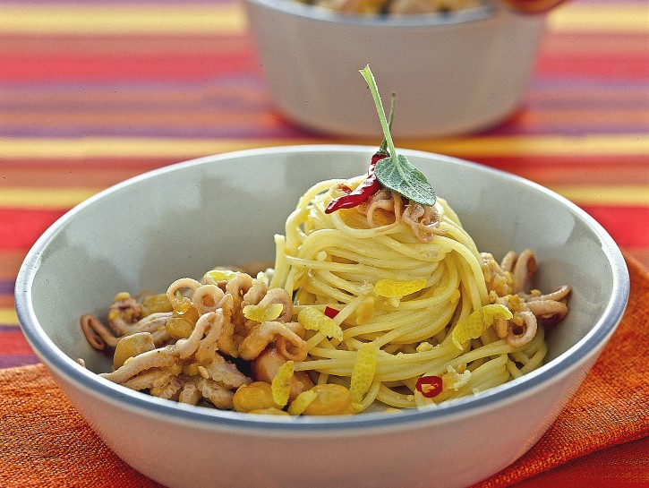 Spaghetti con ceci e moscardini al limone - Donnamoderna