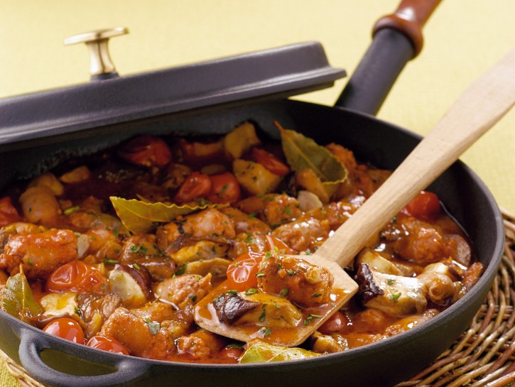 Spezzatino di salsiccia e funghi