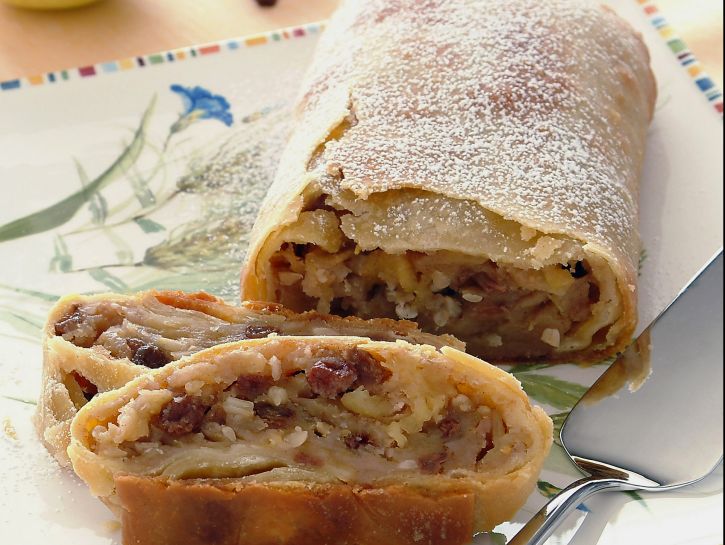 Strudel di mele con uvetta e pinoli