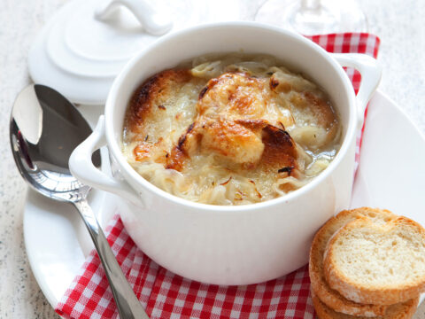 Zuppa di cipolle gratinata alla francese