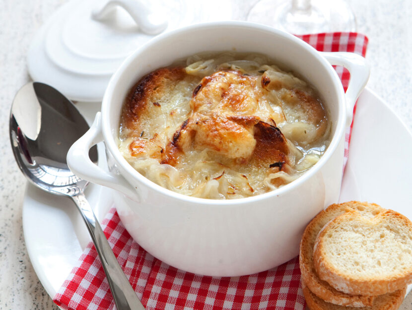 Zuppa di cipolle gratinata