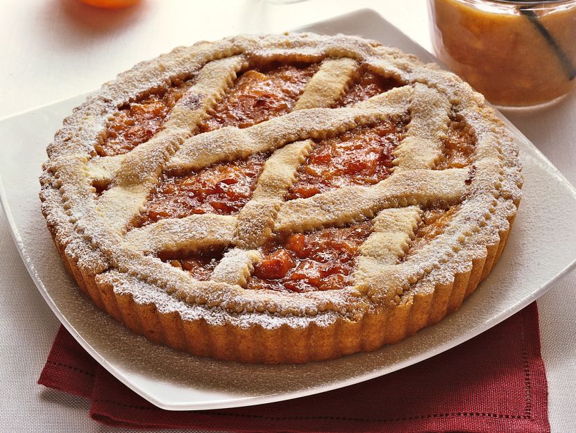 crostata-con-confettura-e-amaretti