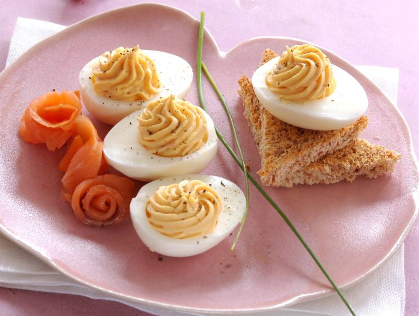 uova sode alla mousse di salmone