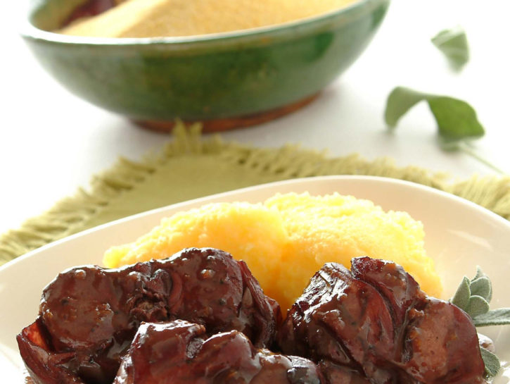 Coniglio in salmì con polenta