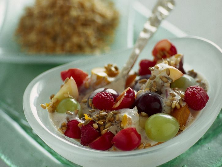 coppe-di-frutta-muesli-e-yogurt