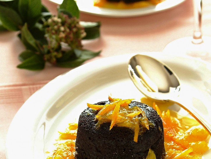 Sformatini di cioccolato fondente con salsa all'arancia