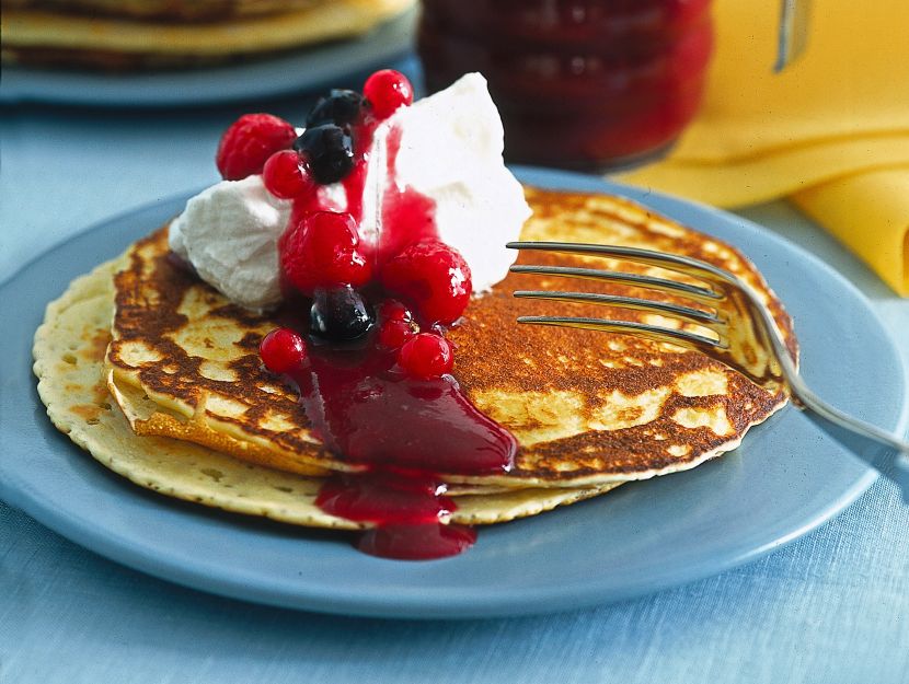 pancakes-con-salsa-ai-frutti-di-bosco