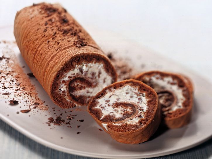 Rotolo al cioccolato farcito con ricotta