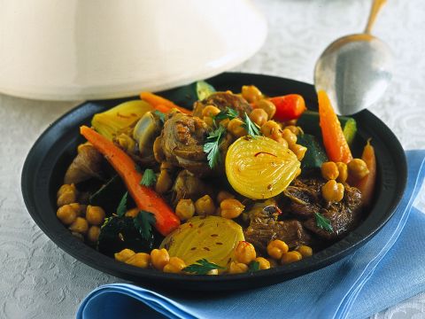 Tajine di agnello con verdure e ceci
