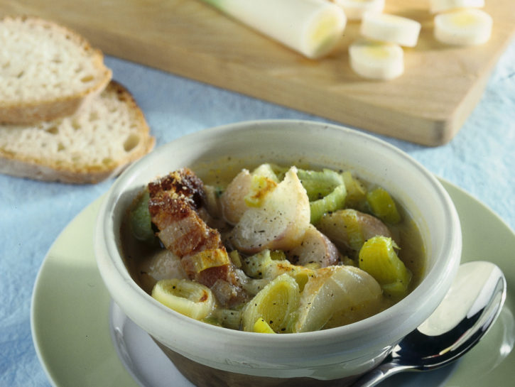 Zuppa rustica di rape e porri
