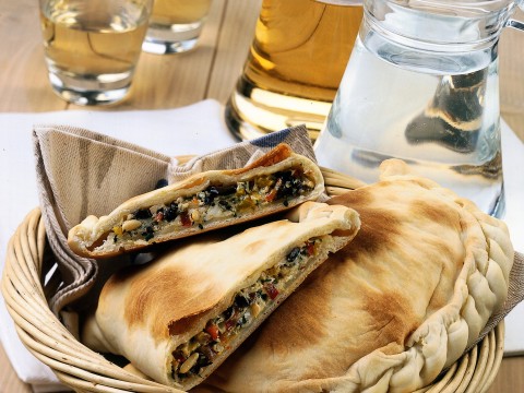 Calzone con peperoni e ricotta