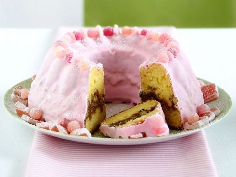 Ciambella glassata con cuore alle noci