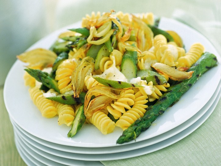 fusilli-con-asparagi-grigliati-e-burrata ricetta