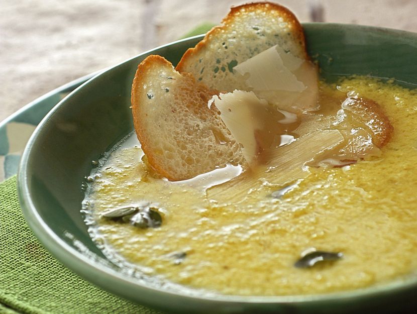 Ricetta Stracciatella di uova in brodo - Donna Moderna