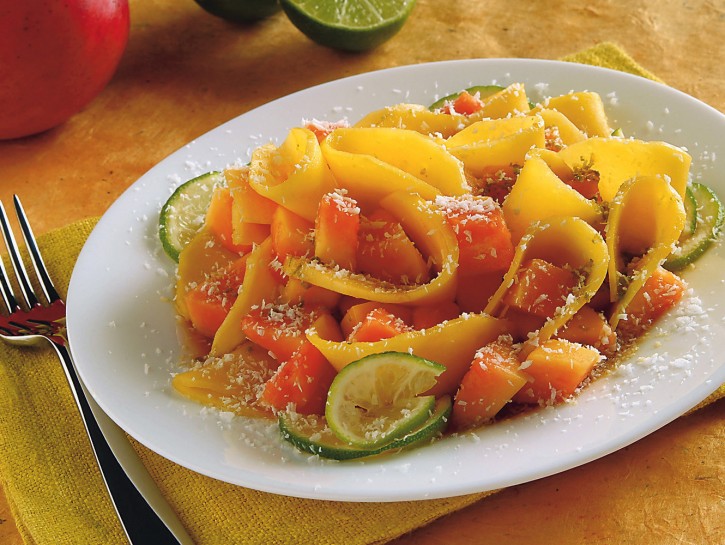 Macedonia di mango e papaia