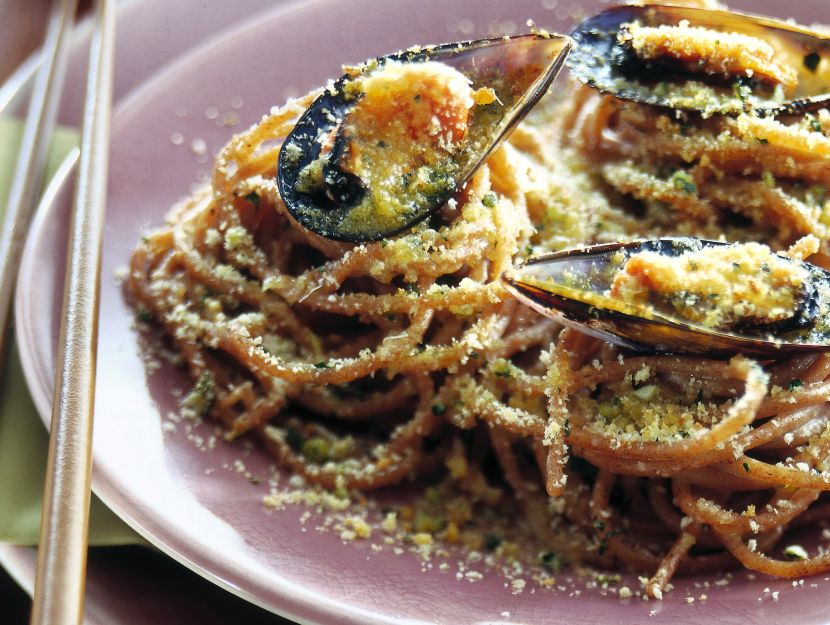 nidi-di-spaghetti-di-farro-con-le-cozze-alle-erbe