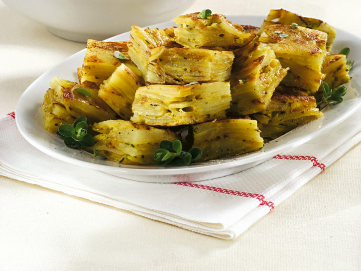 Frittata di patate, piselli e cipolle