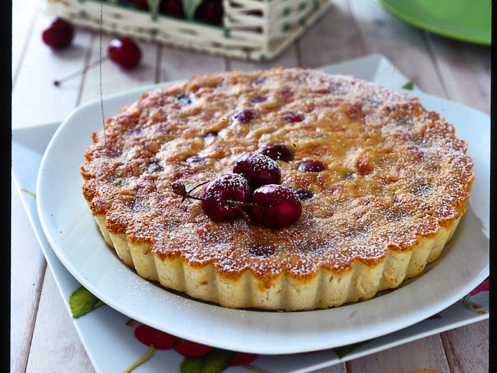 Crostata agli amaretti e ciliegie