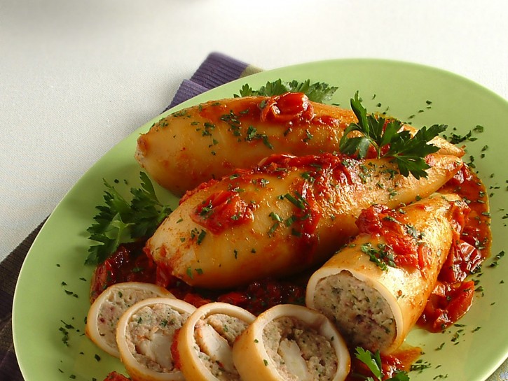 Calamari ripieni ai gamberoni con pomodorini