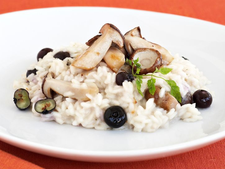 ricetta risotto-mantecato-con-funghi-e-mirtilli