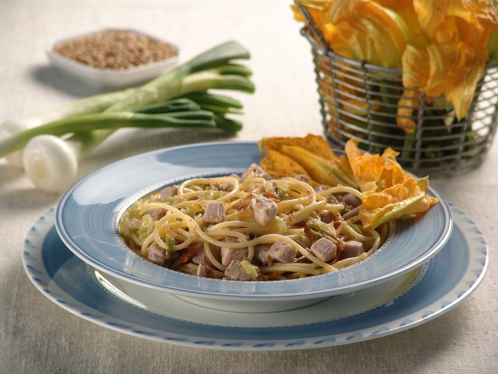 Spaghetti di mare ai fiori di zucca