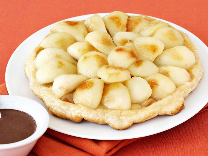 tarte-tatin-alle-pere-con-salsa-al-cioccolato immagine