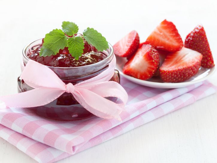 Confettura di fragole - Credits: Olycom