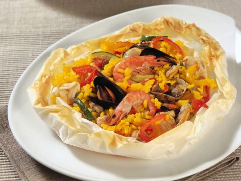 Paella con carne e pesce
