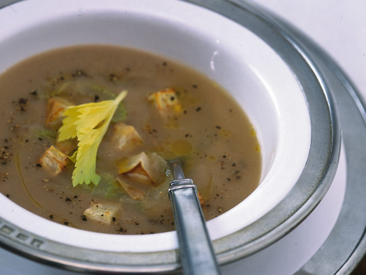 Vellutata con sedano e cavolo