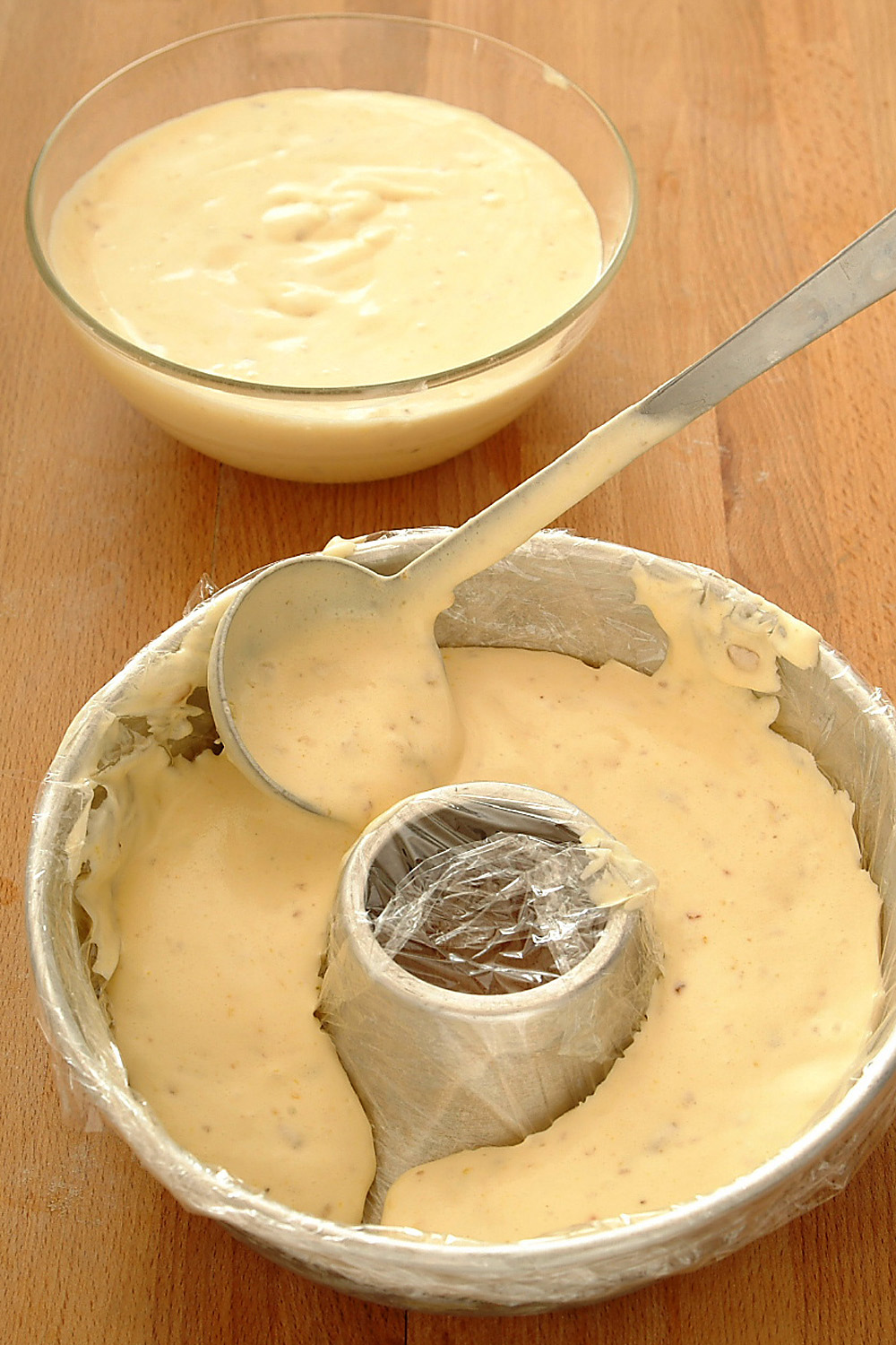 Ricetta Semifreddo alle noci caramellate e cioccolato bianco - Donna ...