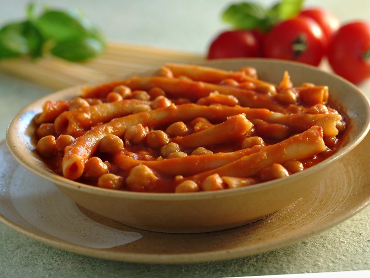 Ziti e ceci al pomodoro