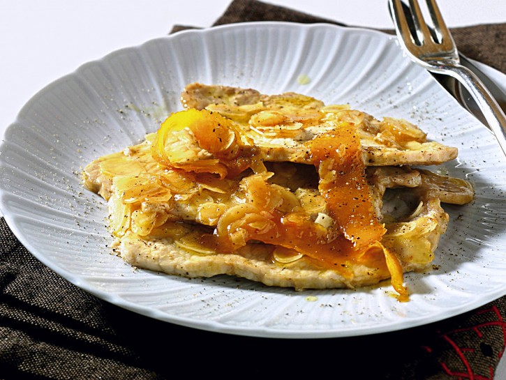 Scaloppine con mandorle e arancia