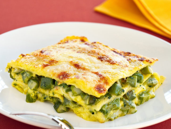 Lasagna allo zafferano con gli asparagi