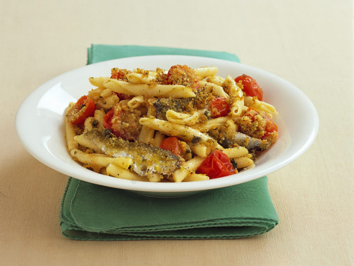 Pasta con sarde e pomodorini