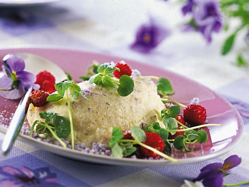 mousse-alle-violette-con-le-fragoline
