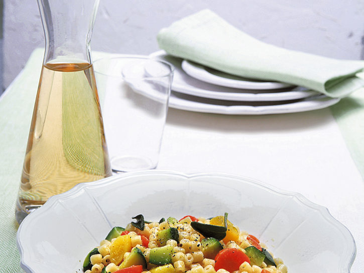 Pasta con verdure da insalata russa