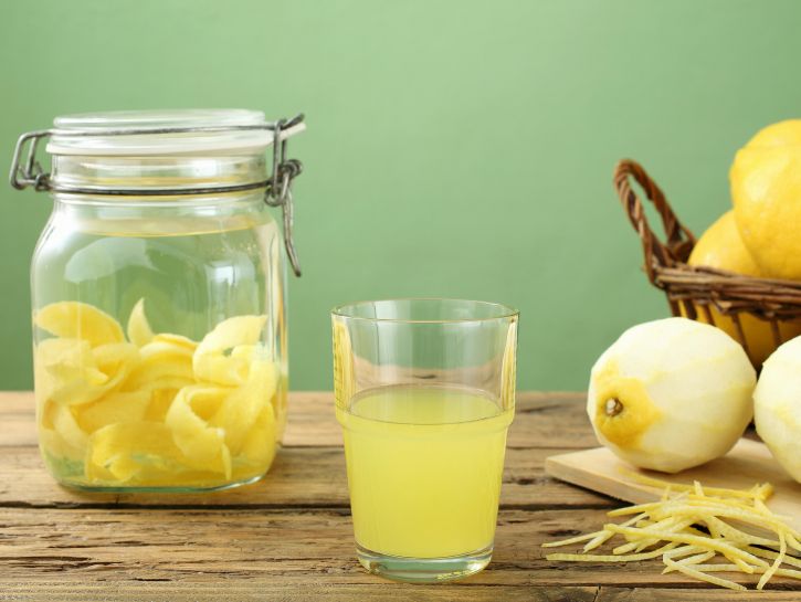 Liquore Limoncello casalingo - Credits: Olycom