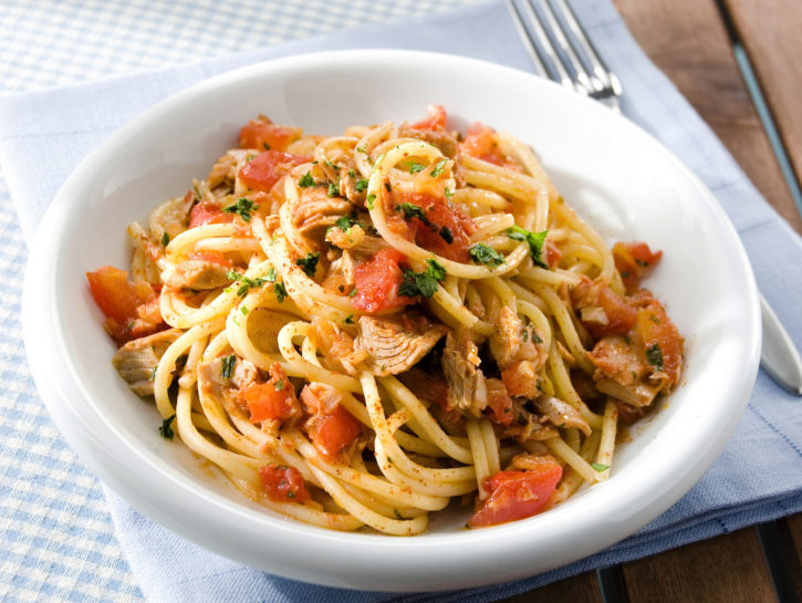 Spaghetti al sugo di tonno