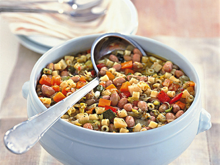 Minestrone di verdure e borlotti con i ditalini
