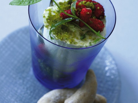 Parfait al pistacchio con fragoline di bosco