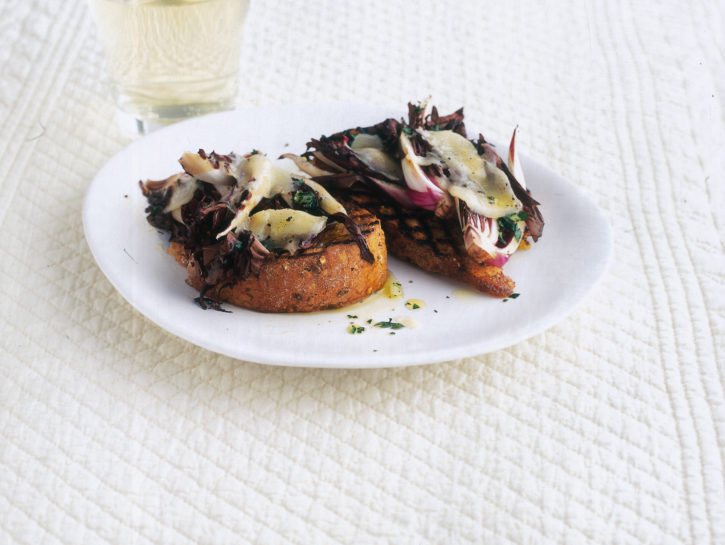 Bruschette con radicchio rosso grana e prezzemolo