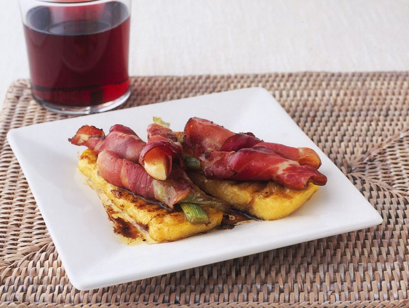 di-polenta-con-cipollotti-speck-e-aceto-balsamico