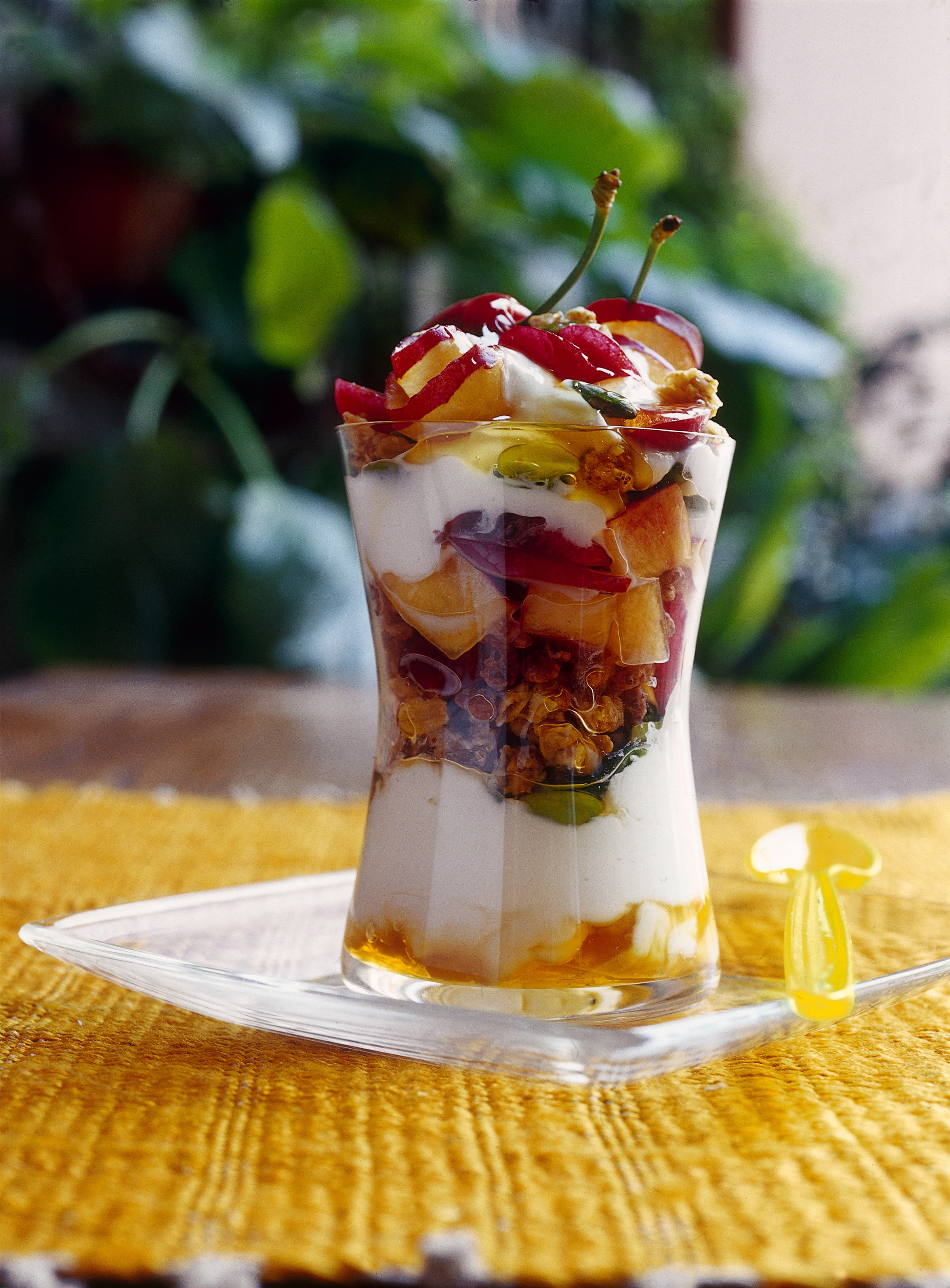 Gelato E Frutta In Coppa Donna Moderna