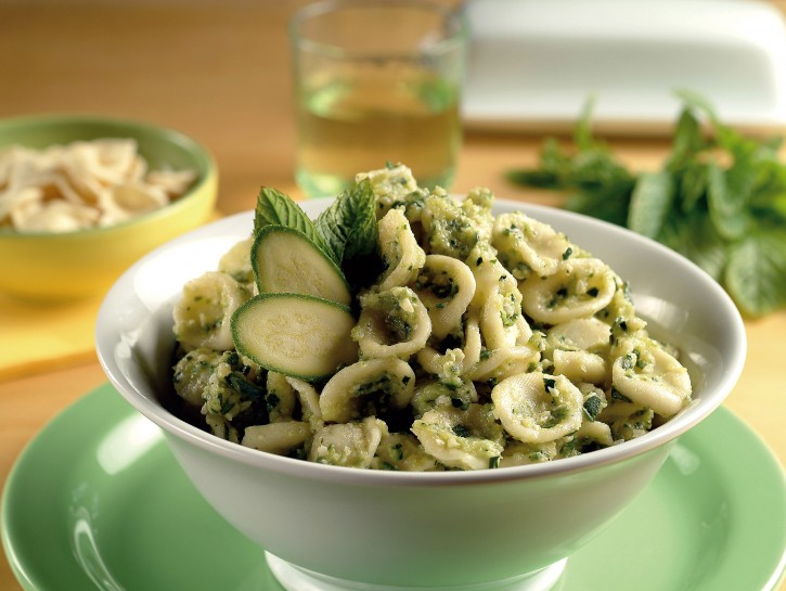 Orecchiette al pesto di zucchine