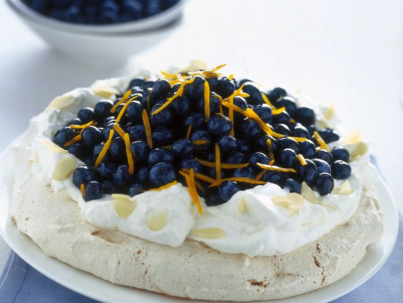 pavlova-ripiena-di-mirtilli ricetta