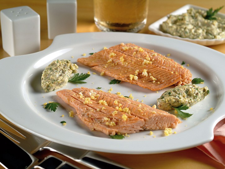 Trota salmonata in salsa ai capperi