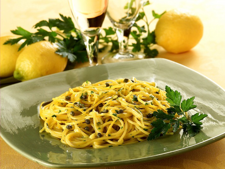 Ricetta Spaghetti aglio olio e limone Donna Moderna