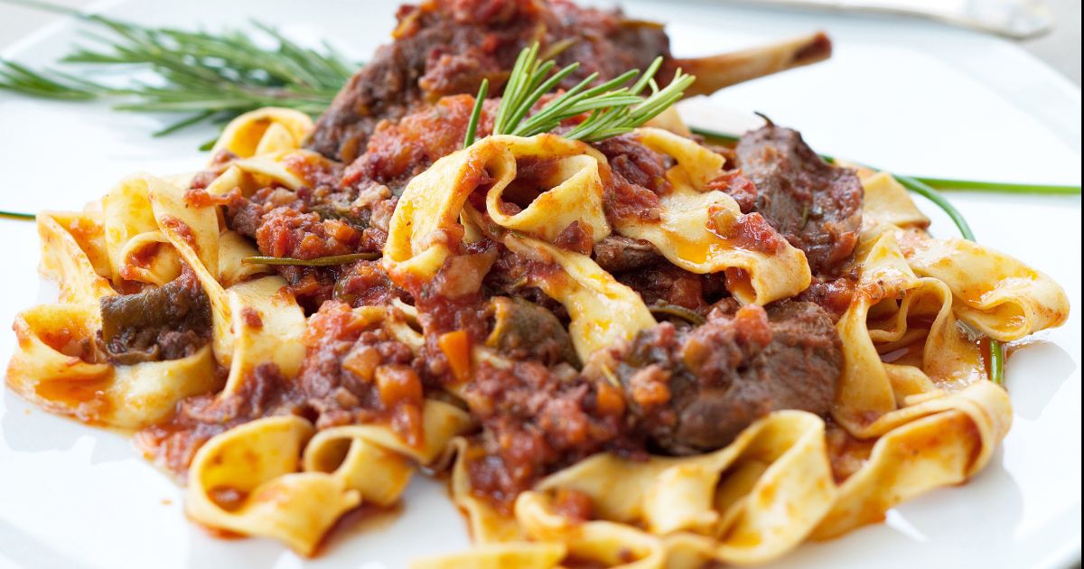 Ricetta Pappardelle con sugo di lepre - Donna Moderna