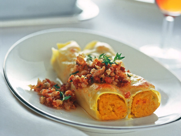 Cannelloni con crema di zucca e trito croccante