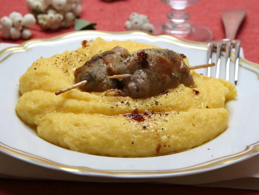involtini-alle-prugne-e-gorgonzola-con-polenta-gialla preparazione
